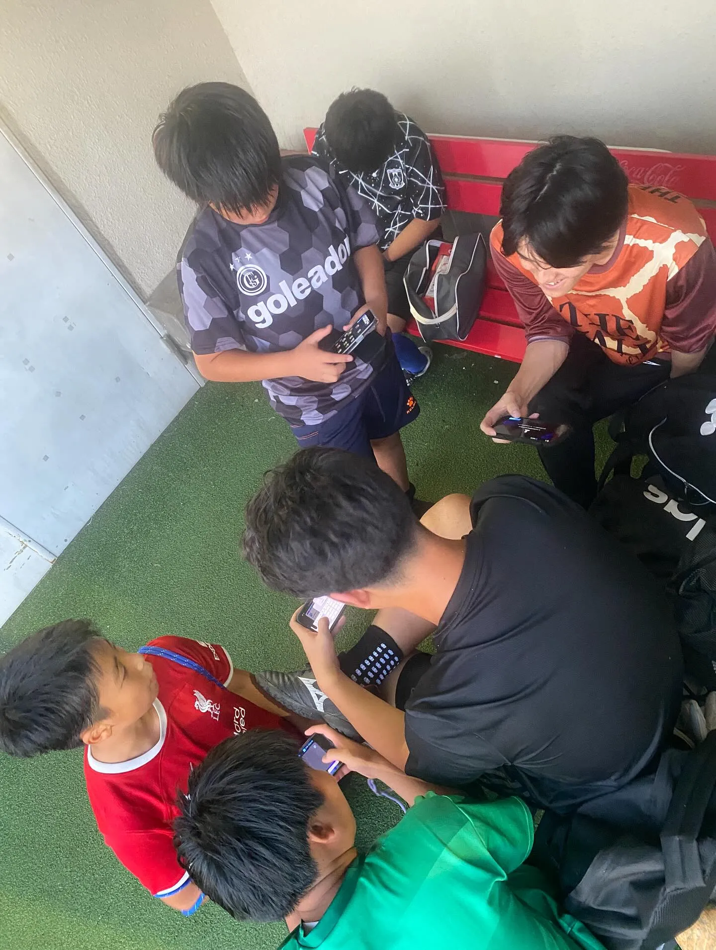 最近は、スクールが終わるとコーチとスクール生のイーフト大会が...