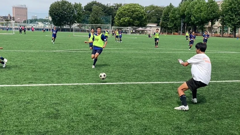 中学生クラスの生徒達が浦和西高校サッカー部の練習に参加させて...